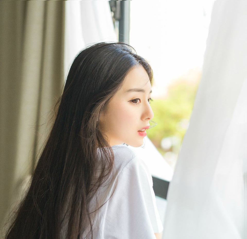 大乔和小乔走出书房，派人去通知贾诩之后，大乔才松了口气，有些嗔怪的看了妹妹一眼，没好气的道：“现在好了？惹夫君生气了。”